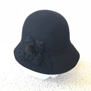 Liz Claiborne felt hat